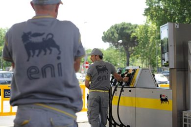 Benzina, ecco dove conviene fare il pieno con i prezzi in calo