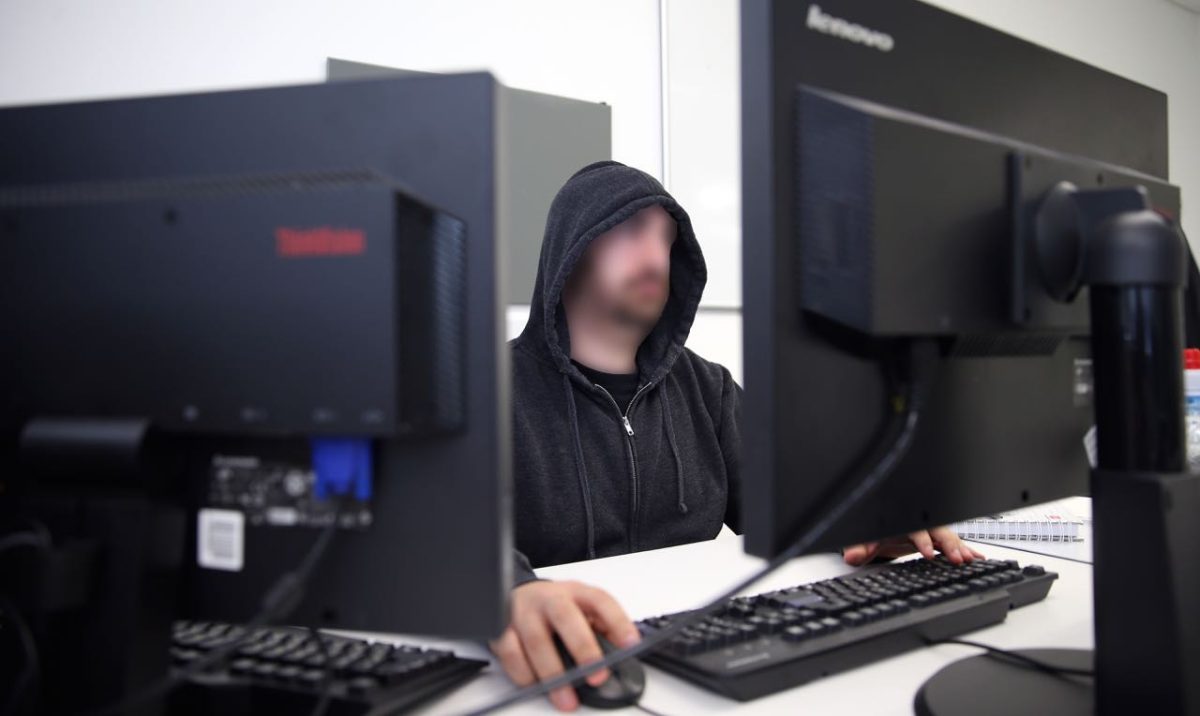 Galleria foto 'Così diamo la caccia a chi ruba i vostri soldi' - foto 3