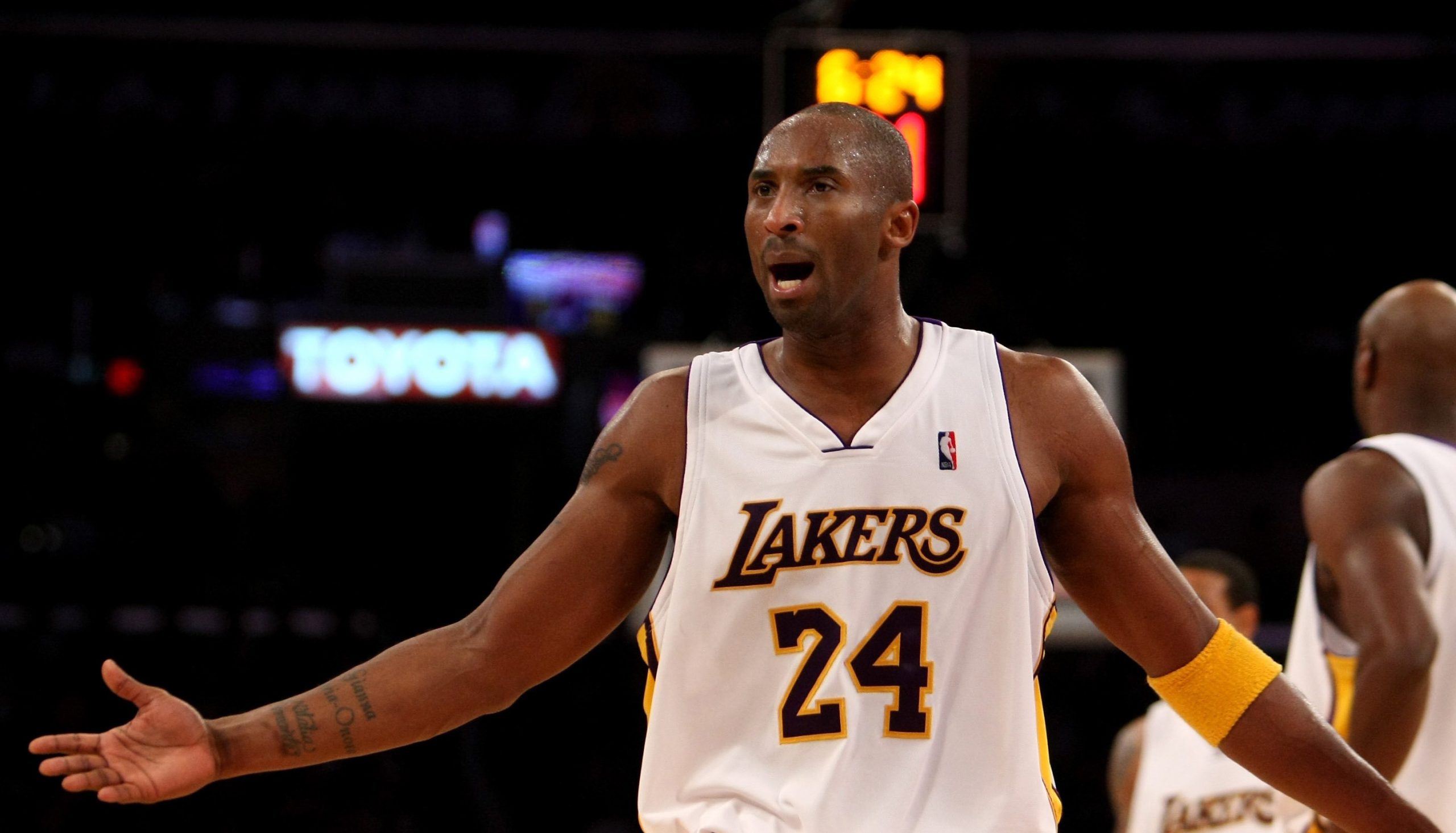 Nba: Kobe Bryant perde le staffe in allenamento – Video Nba: Kobe Bryant perde le staffe in allenamento – Video