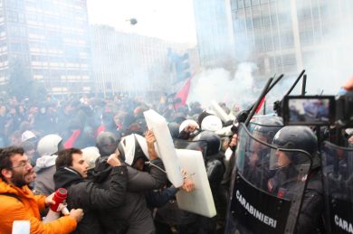 Sciopero generale: cortei e scontri, le foto