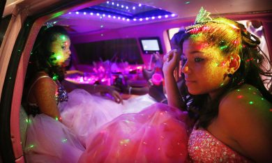 Rio de Janeiro, il ballo delle debuttanti in favela