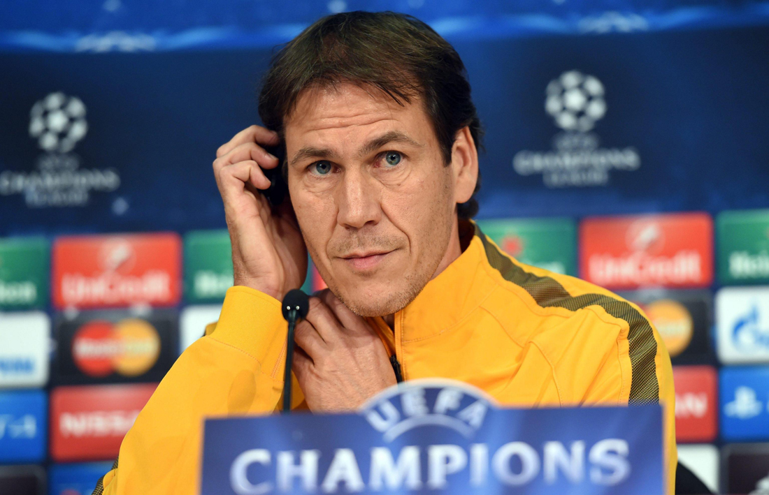 Garcia deferito per il cellulare in panchina. Dopo un anno di multe… Garcia deferito per il cellulare in panchina. Dopo un anno di multe…