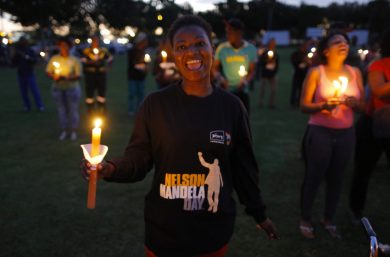 Il Sudafrica in silenzio per ricordare Mandela