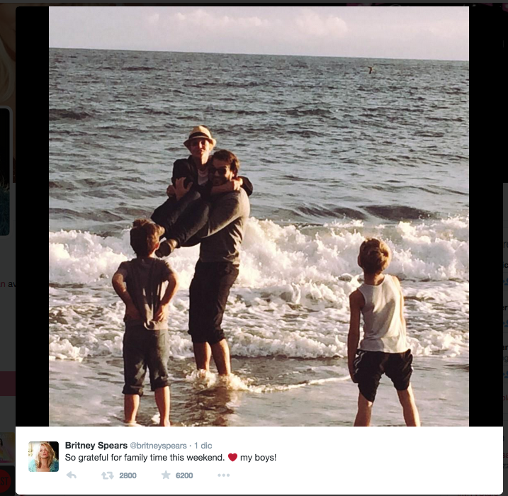 Britney Spears, compleanno al mare con Charlie Ebersol Britney Spears, compleanno al mare con Charlie Ebersol