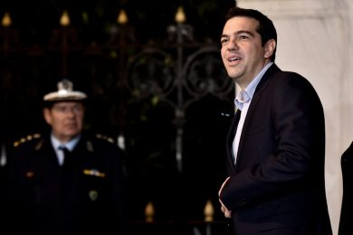 Atene tra l’incudine di Bruxelles e il martello di Mosca