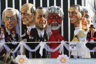 Bersani – M5S: tutti gli insulti all’ex leader Pd