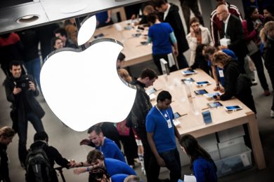Apple, record di utili grazie all’iPhone