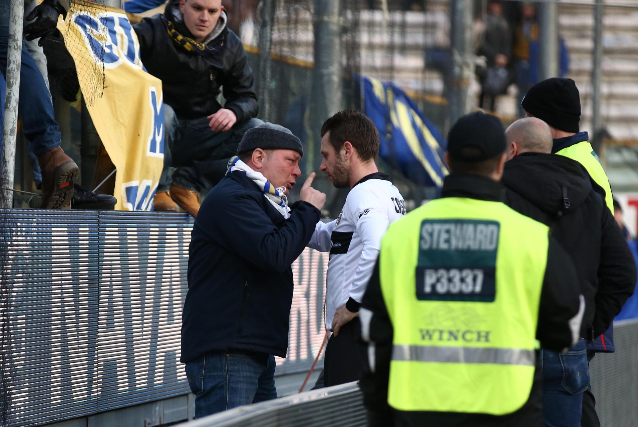 A Parma comandano gli ultras. Sotto gli occhi degli steward A Parma comandano gli ultras. Sotto gli occhi degli steward