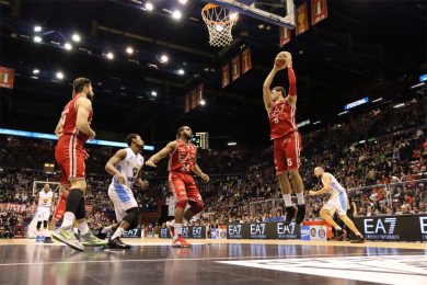 Serie A, 16a: Milano passeggia, Sassari inciampa