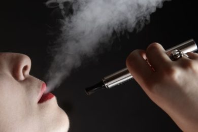 Sigarette elettroniche, le nuove tasse mettono a rischio il settore