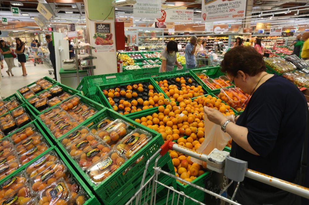 Spesa per la tavola: si ferma il crollo dei consumi Spesa per la tavola: si ferma il crollo dei consumi