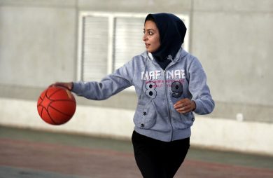 Turbanti e affini: il rompicapo dei copricapi religiosi nel basket