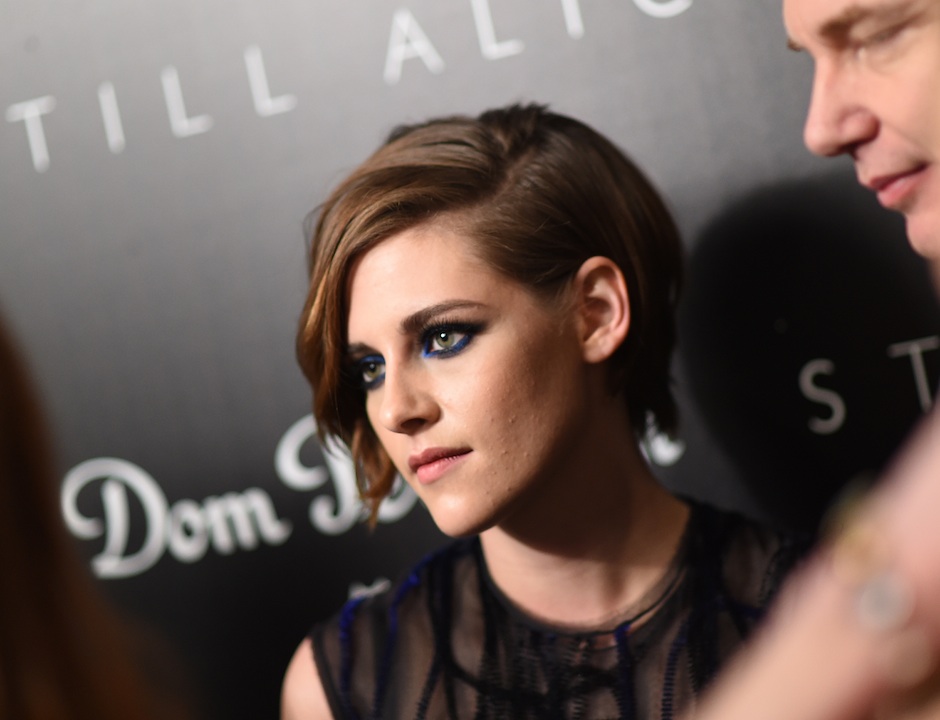 Kristen Stewart: tra il vampiro e il licantropo vince l’amica Kristen Stewart: tra il vampiro e il licantropo vince l’amica