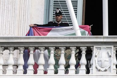 Il primo sguardo del nuovo presidente