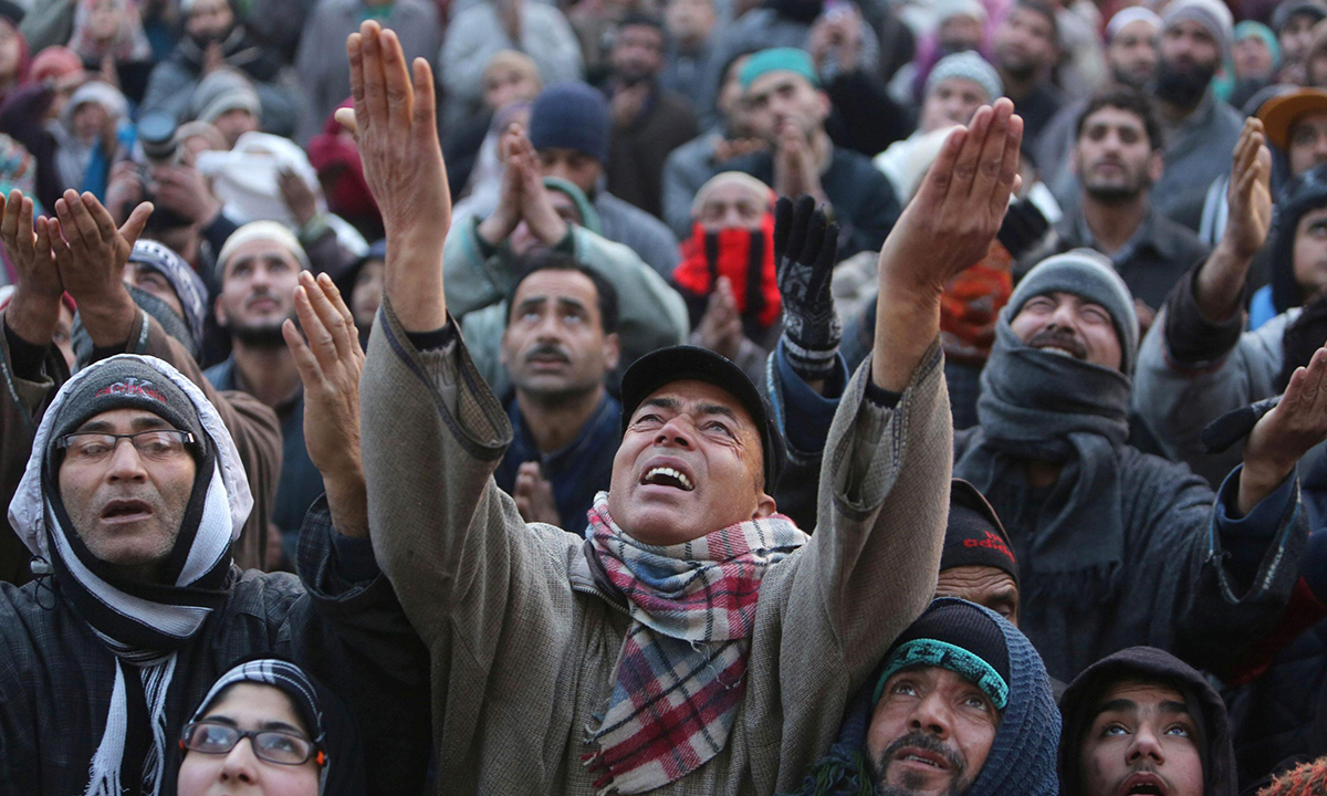 Kashmir, al santuario della reliquia di Maometto Kashmir, al santuario della reliquia di Maometto