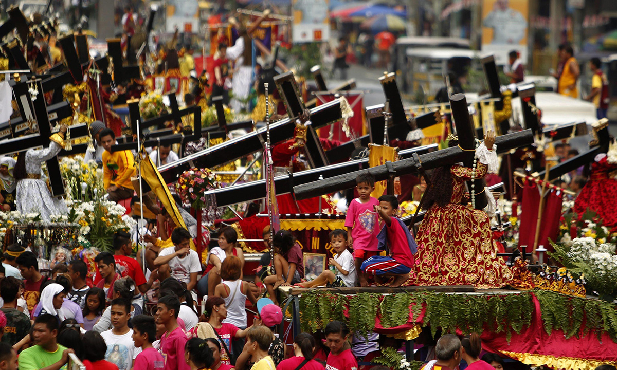La processione del Nazareno Nero a Manila La processione del Nazareno Nero a Manila