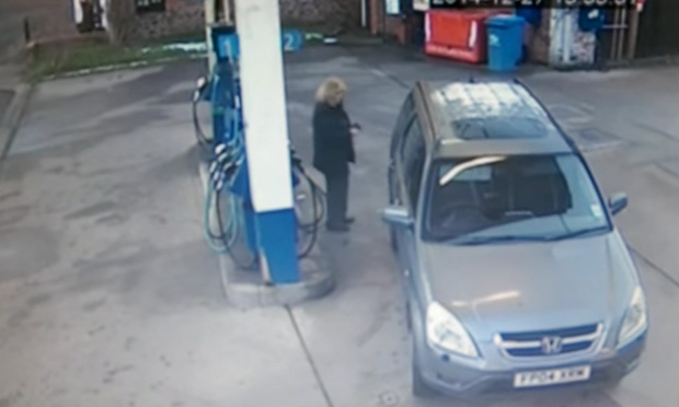 Il tappo del serbatoio? È qui (più o meno) Il tappo del serbatoio? È qui (più o meno)