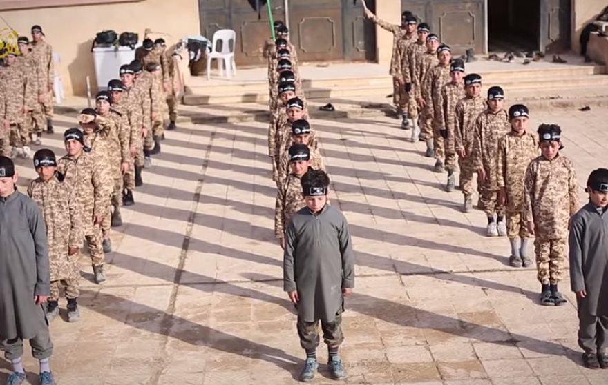 Così l’Isis trasforma i bambini in martiri della jihad
