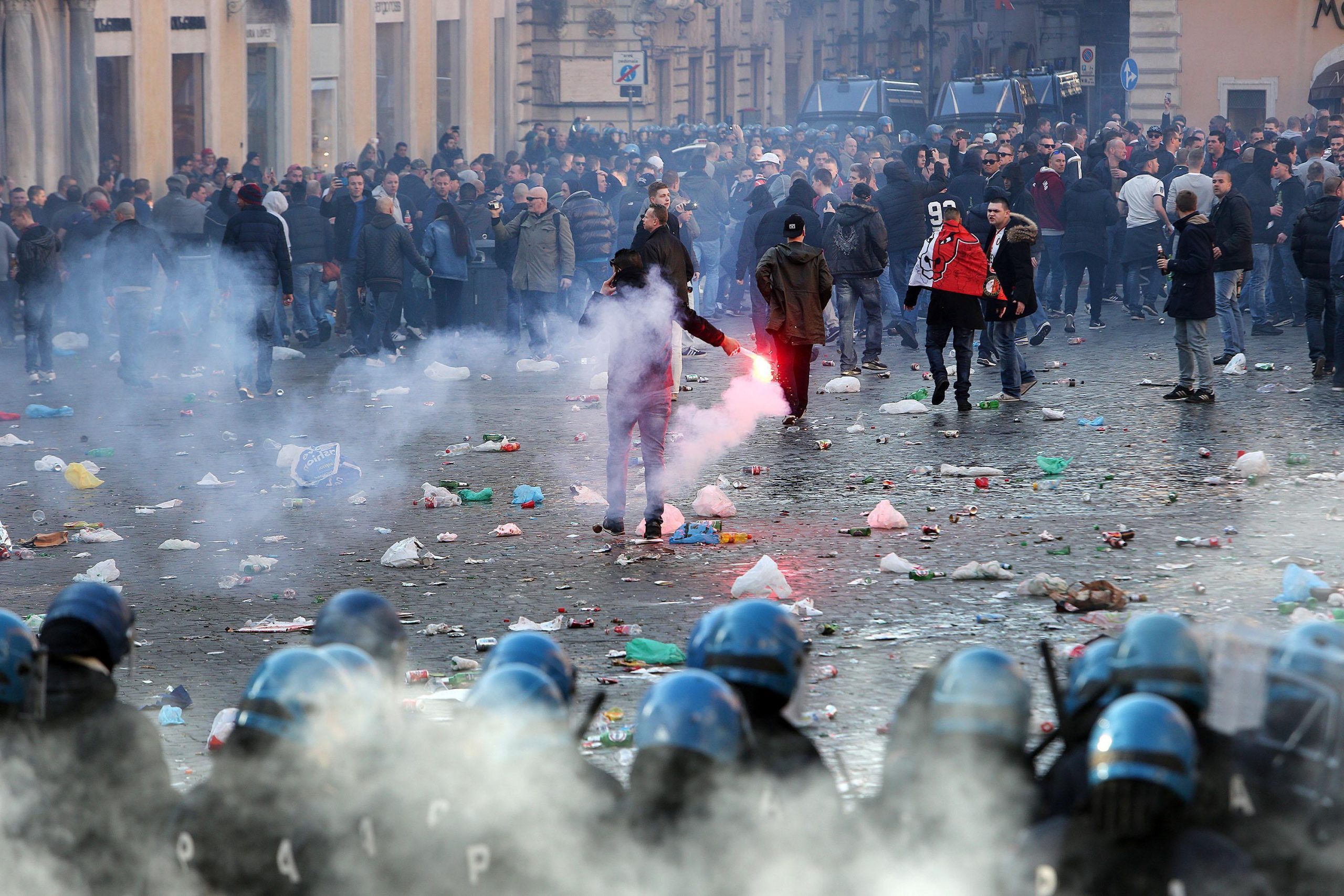 Calcio, quando lo sport degenera in violenza