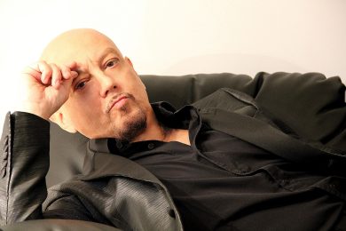 Enrico Ruggeri: “Lassù si parlano Gaber, Faletti e Jannacci”