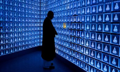 Giappone, i cimiteri hi-tech in verticale