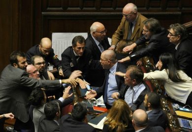 Sulle riforme sono botte e urla alla Camera