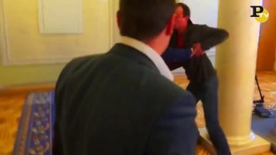 Pugilato in parlamento a Kiev