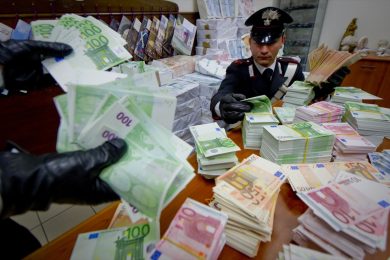 Euro falsi, sequestro da 53 milioni. Le foto