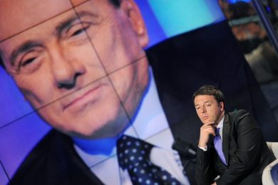 Berlusconi-Renzi: la battaglia a due nel teatrino della politica