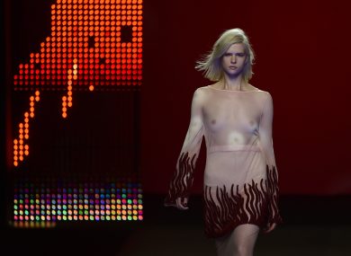 Scollature e trasparenze calienti