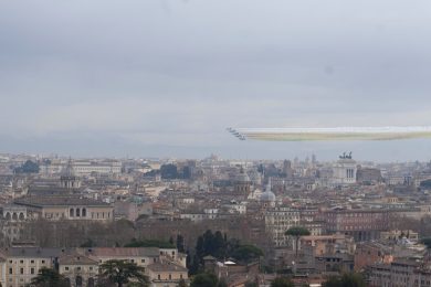 Le frecce tricolori al giuramento di Mattarella – FOTO