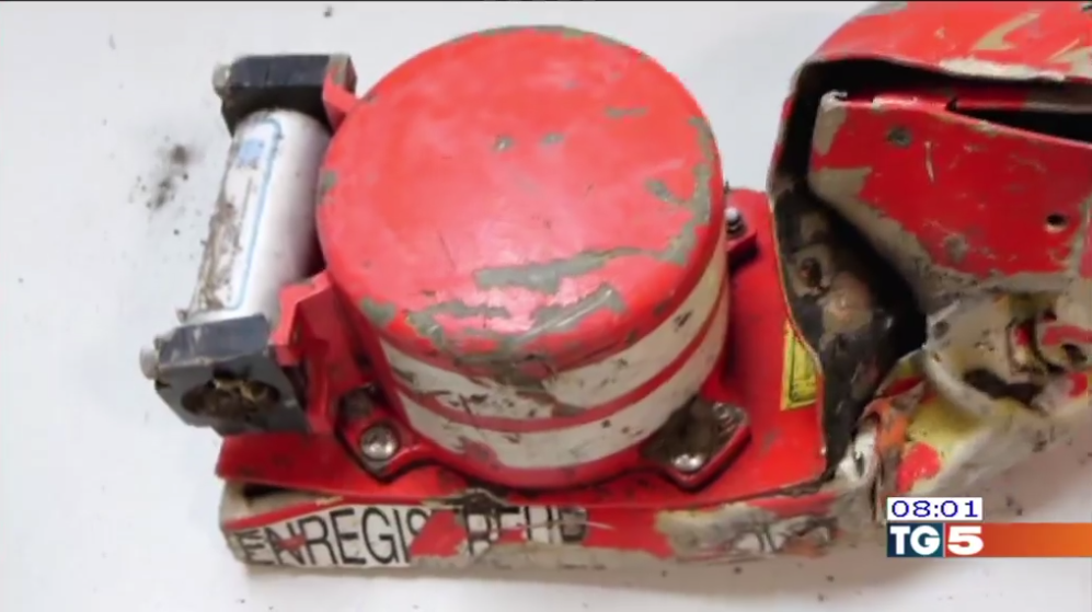 Schianto Germanwings: in cabina c’era solo un pilota Schianto Germanwings: in cabina c’era solo un pilota