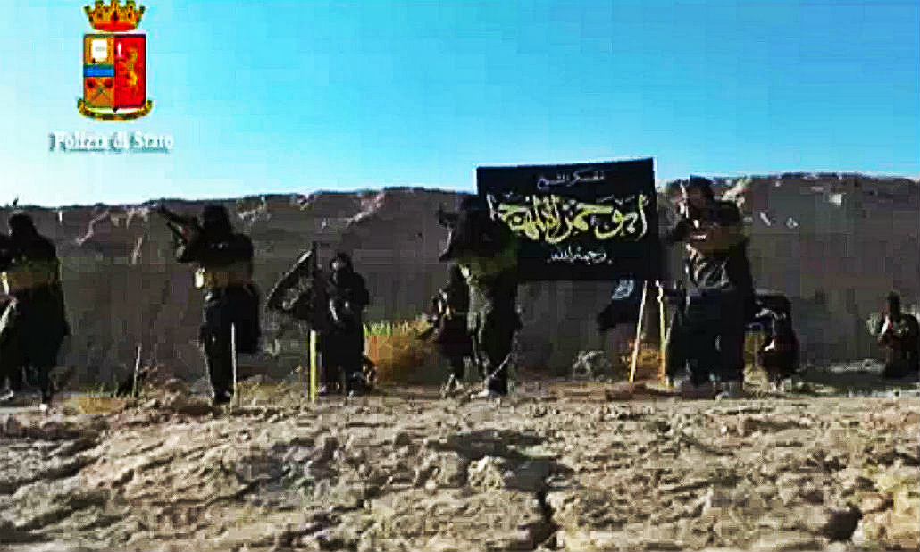 Isis, nella cellula italiana una decina di aspiranti jihadisti Isis, nella cellula italiana una decina di aspiranti jihadisti