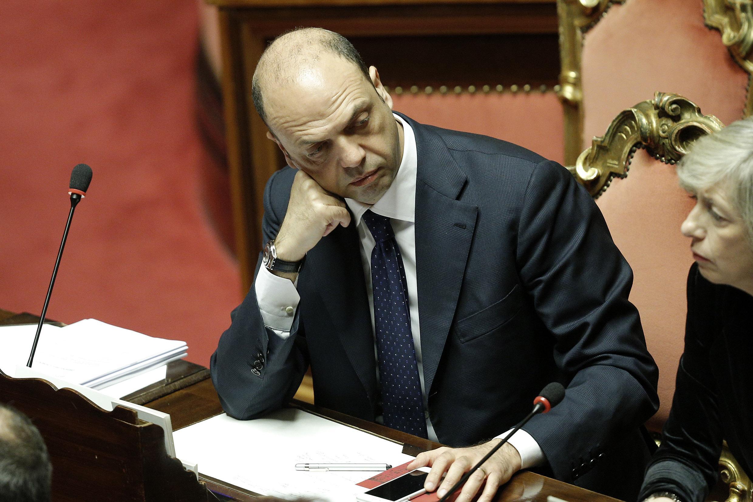 Da Mattarella alla prescrizione: tutti i dietrofront di Alfano Da Mattarella alla prescrizione: tutti i dietrofront di Alfano