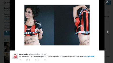 La squadra del cuore viene promossa e la giornalista si spoglia