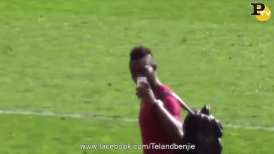 Mario Balotelli fa il “dito medio” ai tifosi del Manchester United