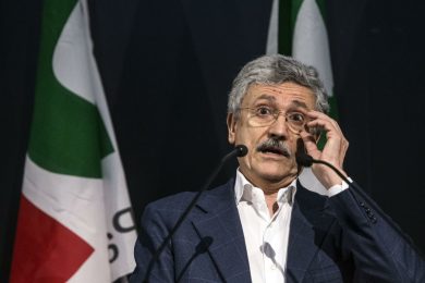 D’Alema attacca Renzi e tenta di unire la minoranza Pd