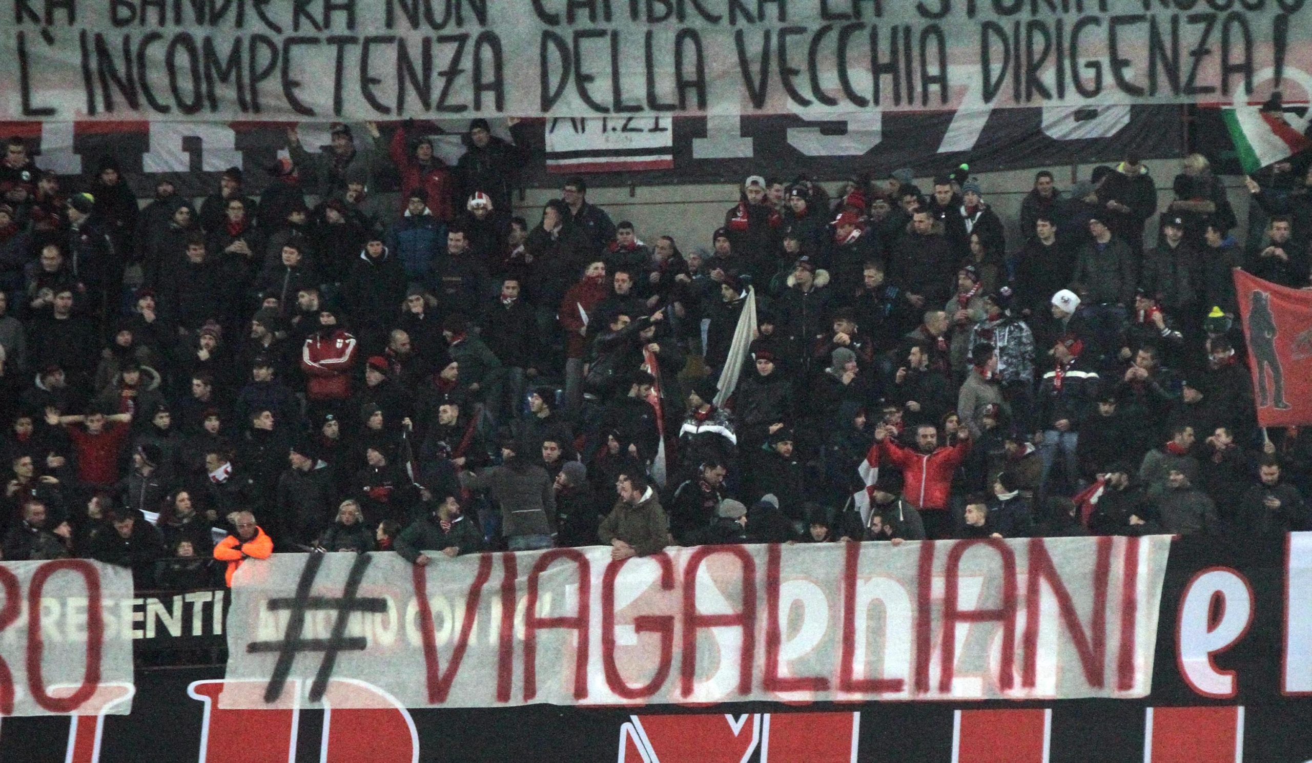 Gli ultras Milan invitano alla diserzione: “Silvio, cosa vuoi fare?” Gli ultras Milan invitano alla diserzione: “Silvio, cosa vuoi fare?”