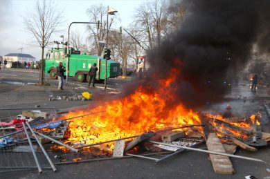 Francoforte, scontri all’inaugurazione della sede Bce, le foto