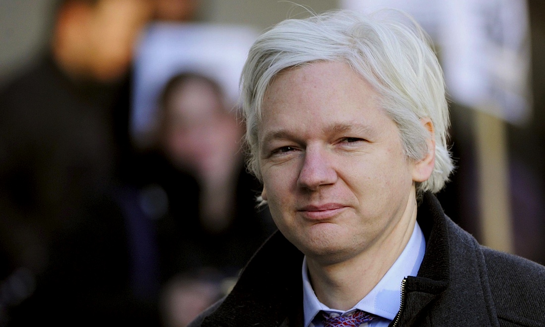 Julian Assange lo interroghiamo a Londra