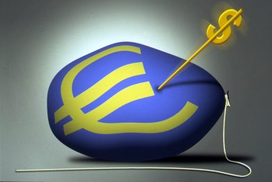 Euro ai minimi: come investire se la moneta unica si svaluta