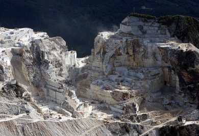 Marmo di Carrara, strana storia di un esproprio