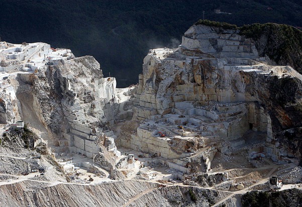 Marmo di Carrara, strana storia di un esproprio Marmo di Carrara, strana storia di un esproprio