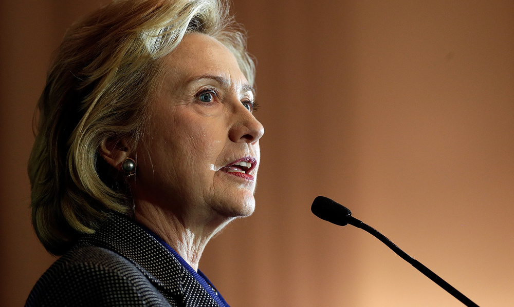 Email gate: Hillary Clinton cerca di arginare lo scandalo