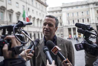 Tosi sfida Salvini e dice no al commissariamento