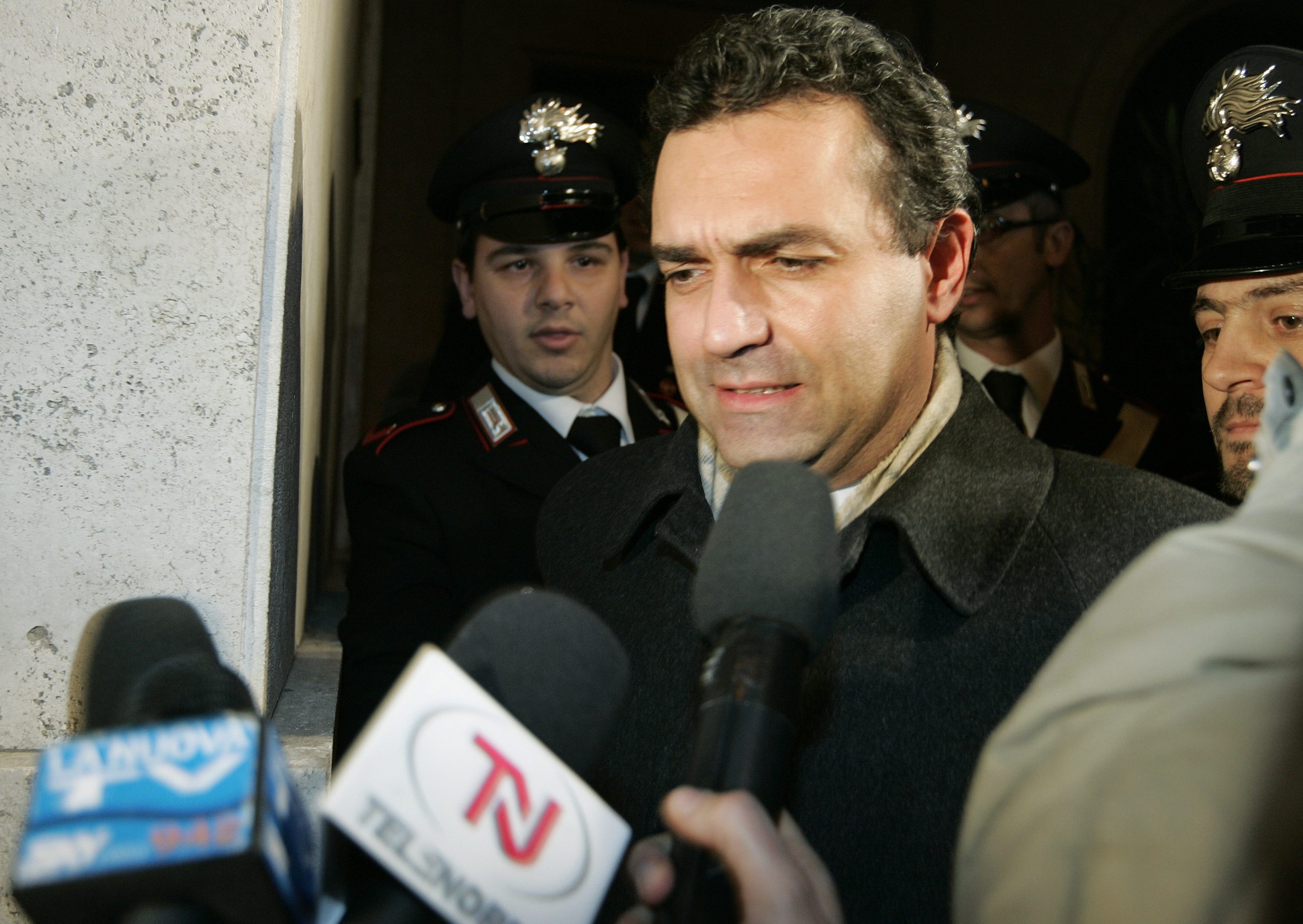 Inchiesta Why Not: De Magistris controllava anche il telefono del Papa Inchiesta Why Not: De Magistris controllava anche il telefono del Papa