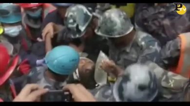 Kathmandu: 15enne salvato 5 giorni dopo il terremoto
