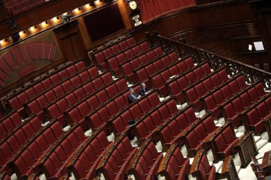 La vergogna dei deputati e senatori assenti il lunedì