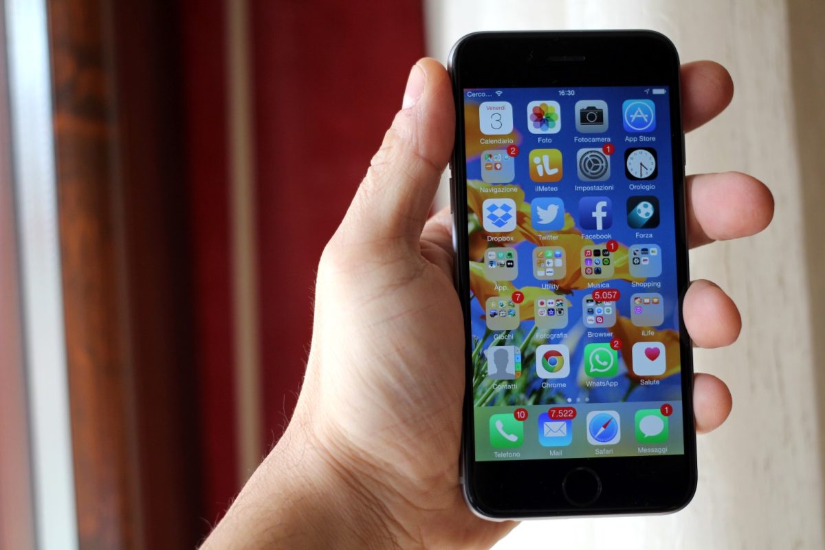 Galleria foto 'iPhone 6, Samsung Galaxy S6, HTC One M9: qual è il migliore?' - foto 3