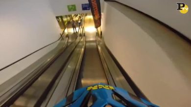 Praga: gara in bicicletta al centro commerciale